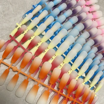Fabrika Outlet Süper Uzun takma tırnak Tutkal Tabut Kız Yanlış Tırnak Degrade Renk Bitmiş Tırnak Sanat Mat takma tırnak Basın
