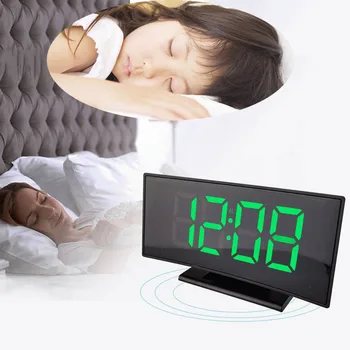 LED Masaüstü Dijital Saat Elektronik Masa Saati başucu çalar saati Yatak Odası için Kavisli Ekran akıllı saat Erteleme Fonksiyonu ile